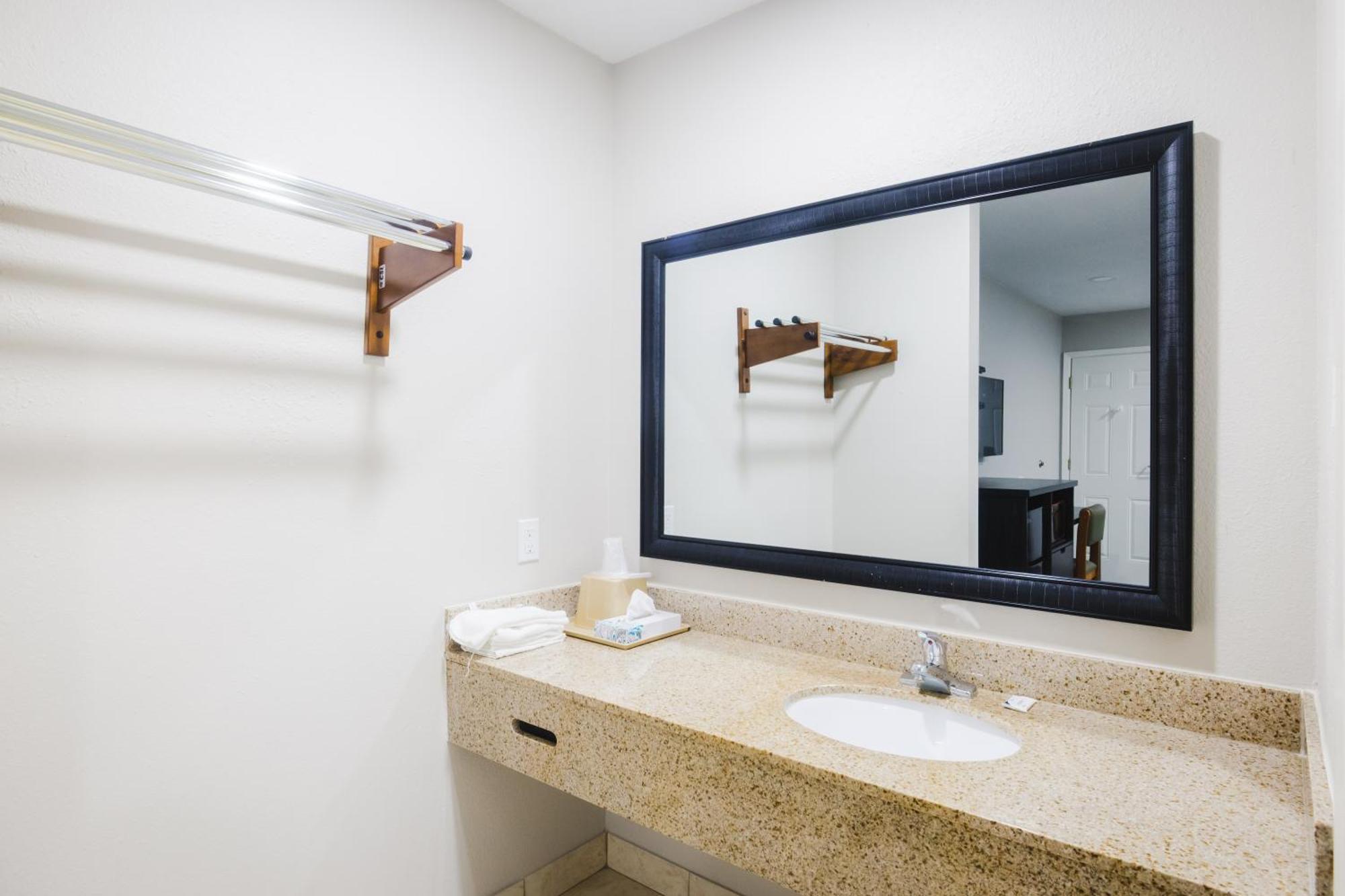 Scottish Inn & Suites Wharton Exteriér fotografie