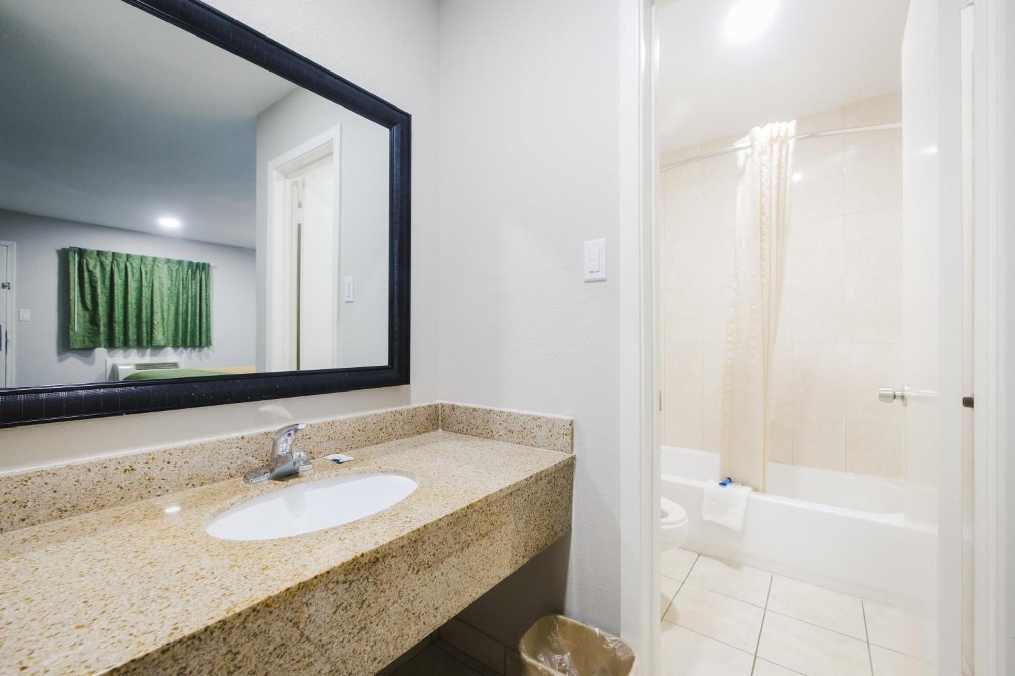 Scottish Inn & Suites Wharton Exteriér fotografie
