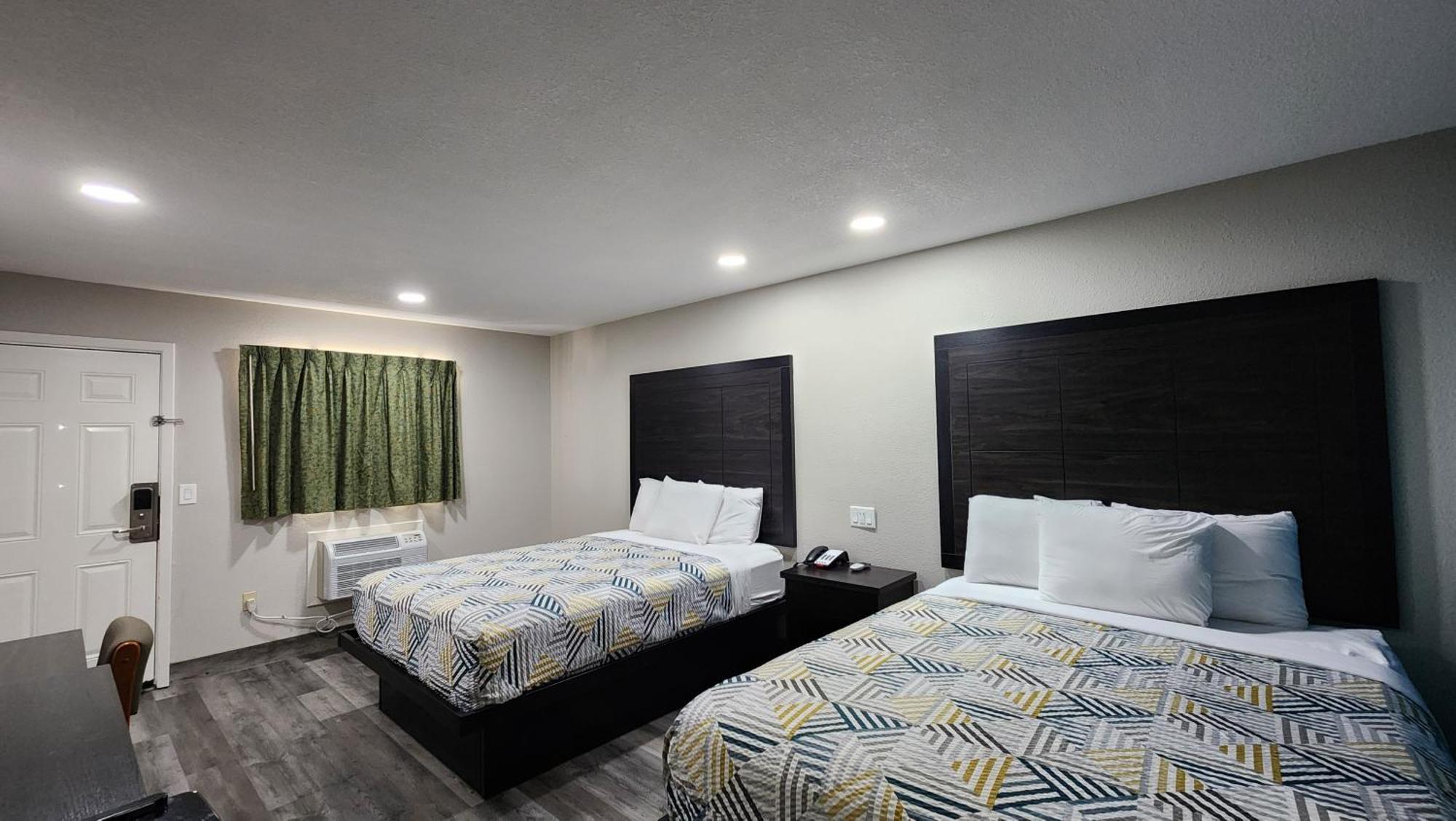 Scottish Inn & Suites Wharton Exteriér fotografie
